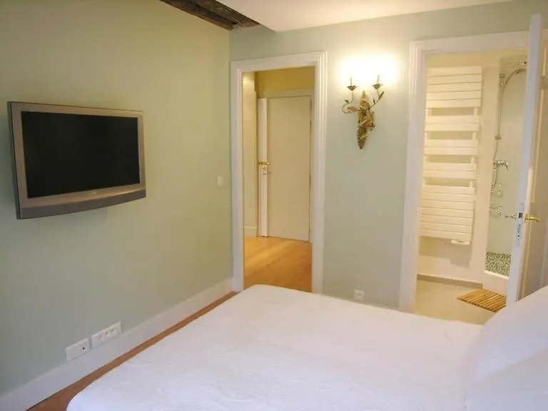 Beautiful 2 Bdrm- In The Heart Of The Marais Apartment Paris France