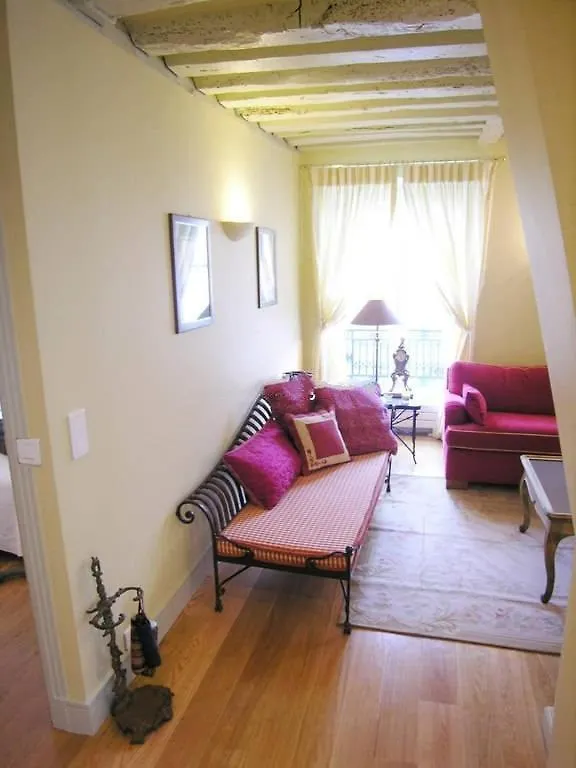 Beautiful 2 Bdrm- In The Heart Of The Marais Apartment Paris